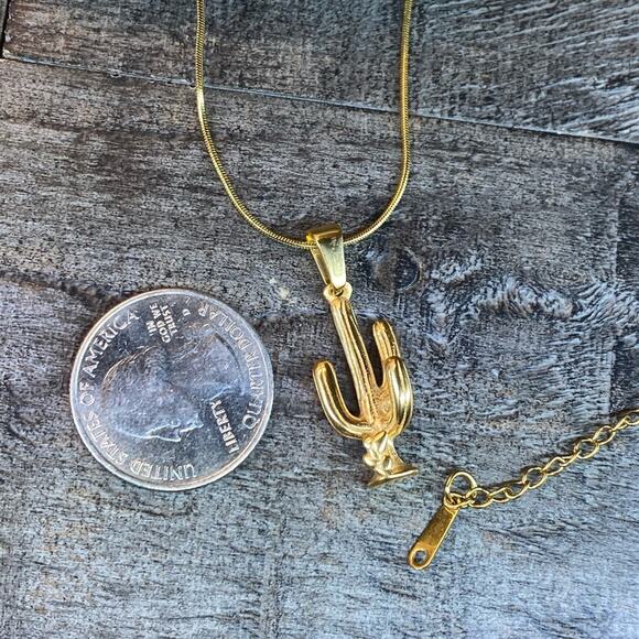 NEW Gold Cactus Pendant Layering Necklace - Picture 15 of 15